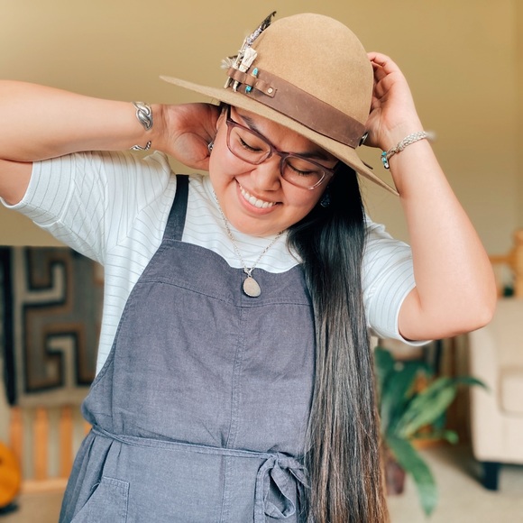 Meet your Posher, Mandi - Picture 1 of 1